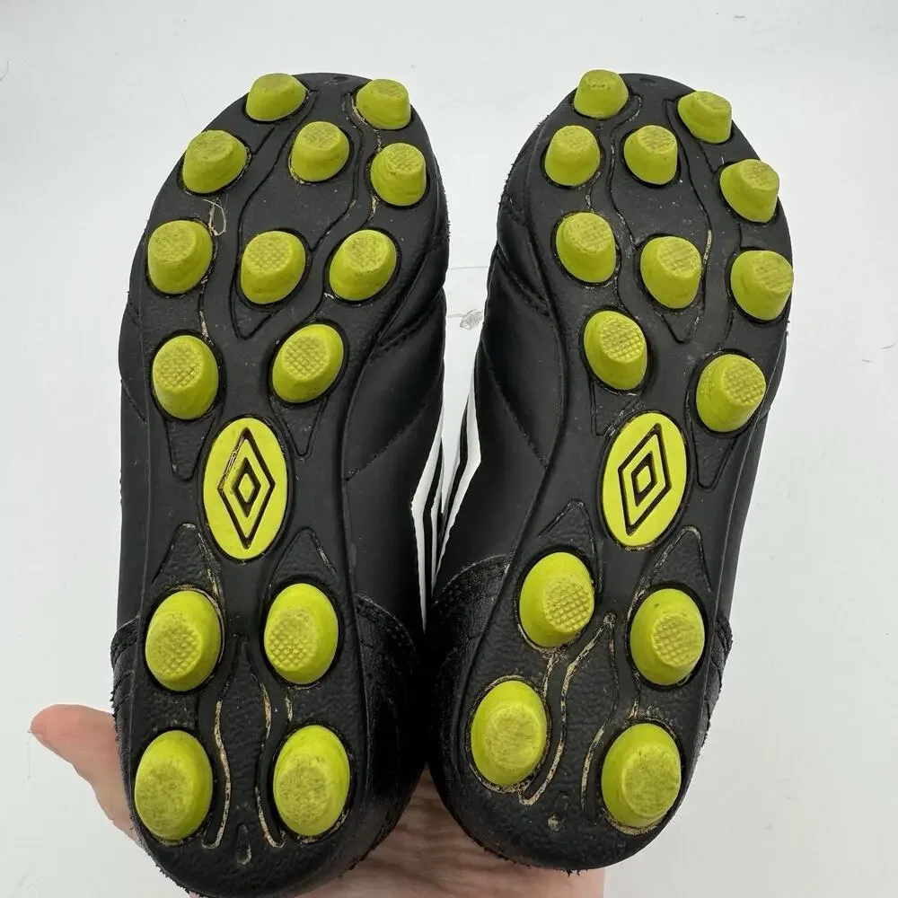 Umbro Youth Soccer Cleats Black White FG Size 11 Molded Studs UMT4005